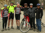 Mountainbiketouren in Peru, Mountainbiken in Peru, Mountainbiking in Peru, Andreas und Freunde am Kahuish Tunel (4516 m)